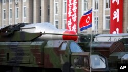지난 2015년 10월 평양 김일성 광장에서 열린 노동당 창건 70주년 열병식에 노동 중거리 탄도미사일이 등장했다.