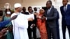 Mahamat Ahmat Alhabo, ministre tchadien de la justice remettant les clés du batiment devant abriter le secrétariat du fonds fiduciaire l'émissaire de l'UA, le 20 septembre 2021. (VOA/André Kodmadjingar)