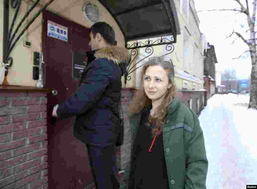 Maria Alyokhina, member of Russian punk band Pussy Riot, and her lawyer, Pyotr Zaikin, arrive at the offices of rights group Committee Against Torture after her release from a penal colony in Nizhny Novgorod, Russia, Dec. 23, 2013. 