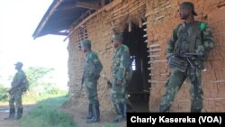 Des militaires des Forces armées de la RDC déployés dans la région de Beni, Nord-Kivu, RDC, 6 juin 2016. (VOA/Charly Kasereka)