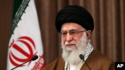 Dalam foto ini yang dirilis oleh situs web resmi kantor pemimpin tertinggi Iran, Pemimpin Tertinggi Ayatollah Ali Khamenei berpidato dalam pidato televisi dalam perayaan Quds tahunan, atau Hari Yerusalem, di Teheran, Iran, Jumat, 22 Mei 2020. (Foto : AP)