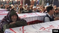 د کوټې پر مغربي بای پاس احتجاجي پرلت پس له هغې پيل شو چې د بلوچستان د بولان مچ په سيمه کې د دې مياشتې پر دويمه نېټه وسلوالو د مچ په کوله کانونوکې کارکونکي لس د هزاره ټولنې غړي ووژل. داعش وسله والې ډلې د دغه کسانو د وژلو ‌ذمه واري ومنله