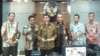Menkopolhukam Wiranto memberikan keterangan pers seputar pelarangan ajaran Khilafah di Indonesia, Jumat, 12 Mei 2017. (Foto: VOA/ Andylala)