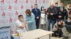 Prvu vakcinu u BiH protiv koronavirusa primio je generalni direktor UKC RS Vlado Đajić, Banjaluka, 12, februar 2021.
