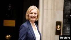 PM Inggris Liz Truss di kantornya Downing Street di London. 