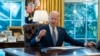 Foto Achiv: Prezidan Joe Biden pran la pawol nan Biwo Oval Lamezonblanch la, 13 Desanm, 2021. 