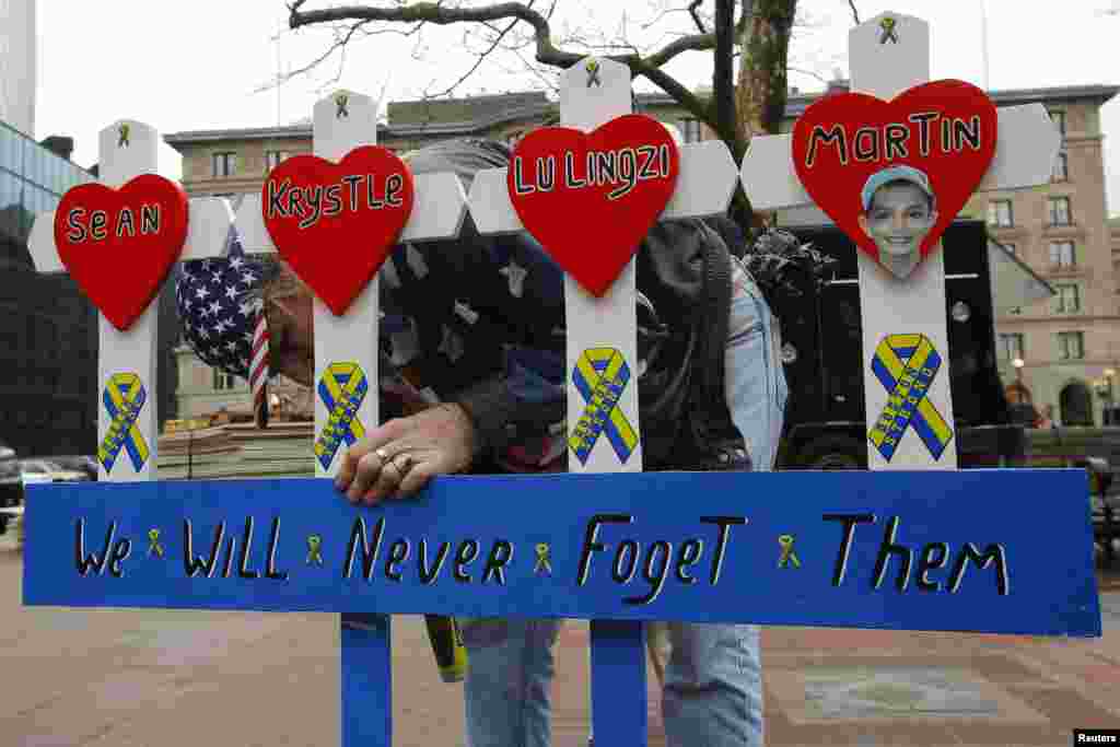 Kevin Brown puts up a handmade memorial for victims of the 2013 Boston Marathon bombings near the race&#39;s finish line in Massachusetts, April 15, 2014.
