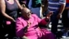 Le Nobel de la paix sud-africain Desmond Tutu sort de l'hôpital