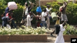 Des civils déplacés par les violences en Côte d'Ivoire