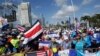 Les pèlerins en liesse, dans l'attente de la cérémonie d'ouverture et de la messe de la Journée mondiale de la jeunesse, organisée à Panama, le mardi 22 janvier 2019. Le pape François se rendra au Panama du 23 au 27 janvier. (AP Photo / Arnulfo Franco)