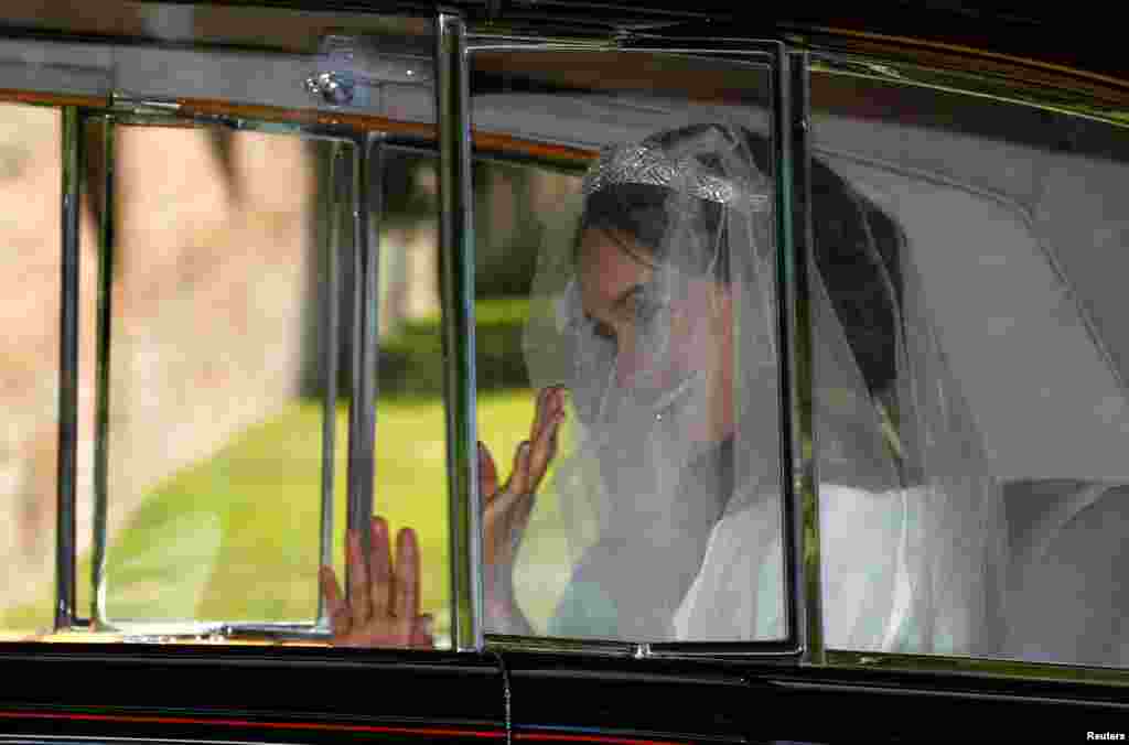Meghan Markle, kiliseye gitmek üzere Cliveden House Oteli'nden ayrılırken
