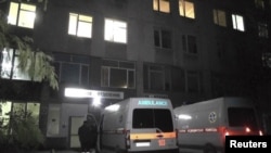Des ambulances à l'hôpital de Sebastopol, en Crimée, le 22 novembre 2015. (REUTERS/Reuters TV)