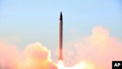 Foto dari laman resmi Kementerian Pertahanan Iran (11/10) yang menunjukkan peluncuran rudal balistik jarak jauh Emad di sebuah tempat yang tidak disebut namanya.