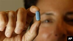 Hasil penelitian di Perancis menunjukkan, 14 orang dewasa penderita HIV bisa mengendalikan infeksi itu tanpa obat, setelah berhenti minum obat antiretroviral (foto: dok).