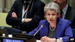 Irina Bokova, Directrice générale de l'UNESCO, prononce un discours dans la salle du Conseil de tutelle des Nations Unies, mardi 12 avril 2016. 