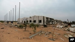 Fasilitas bandara yang sedang dibangun di Karabala, Irak, hancur akibat serangan bom, 13 Maret 2020. (Foto: dok).