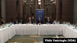 Pihak berwenang Turki dan AS membahas cara untuk untuk mengusir ISIS keluar dari perbatasan Turki di Ankara, Turki, Kamis (7/4).