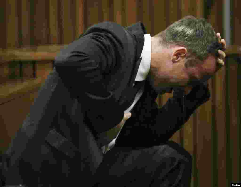 Oscar Pistorius becomes emotional during his trial at the high court in Pretoria, April 7, 2014.