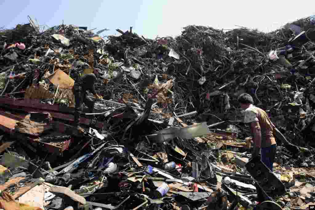 Lebanese workers sort out metal scrap at a warehouse in the southern port city of Sidon, Lebanon, April 30, 2016, a day ahead of International Labor Day celebrated worldwide on May 1.