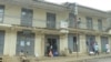 Des commerçants ferment leurs boutiques à Bukavu, dans l'est de la RDC, le 14 février 2025. AFP / Amani Alimasi