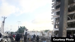 Serangan bom mobil menghancurkan hotel Jazeera di Mogadishu, Somalia, Minggu pagi (26/7).