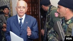 PM Tunisia Mohamed Ghannouchi saat akan mengumumkan pemerintahan koalisi di Tunis, Senin 17 Januari 2011.