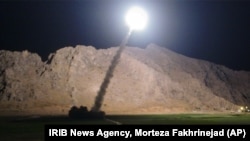 Sebuah rudal ditembakkan dari kota Kermanshah, di Iran barat, yang menargetkan ISIS di Suriah. (Foto: dok.)