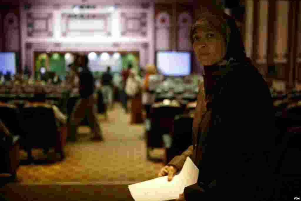 Hundreds of women attended the women's rights conference in Cairo. (Y. Weeks/VOA)