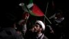 Sejumlah massa menggelar protes anti-Israel di depan Kedutaan Besar Inggris di Teheran, Iran, pada 14 April 2024. (Foto: AP/Vahid Salemi)