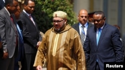 Le roi du Maroc Mohamed VI avec le premier ministre éthiopien Hailemariam Desalegn le 19 novembre 2016.