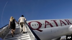 Un Boeing 777-200LR de la compagnie Qatar Airways à Dubai, aux Émirats arabes unis. 