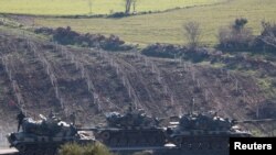 Vikosi vya vifaru vya Uturuki vikiwa kaskazini mwa Syria ambako wanamgambo wa Kikurdi wamevishambulia.