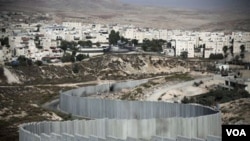 Permukiman Yahudi Pisgat Zeev di Yerusalem Timur. Permukiman Yahudi di wilayah pendudukan merupakan isu sensitif bagi Israel dan Palestina dalam perundingan damai.