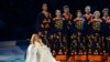 La jeune chanteuse russe handicapée Ioulia Samoïlova chante lors de la cérémonie d'ouverture des Jeux paralympiques de 2014 à Sotchi, en Russie, le vendredi 7 mars 2014.