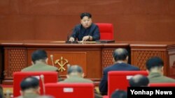 김정은 북한 국방위원회 제1위원장이 최근 노동당 중앙군사위원회 확대회의를 진행했다고 조선중앙통신이 28일 보도했다. (자료사진)