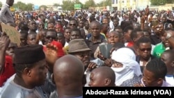 Manifestation contre la loi de Finances à Niamey, Niger, le 29 octobre 2017. (VOA/Abdoul-Razak Idrissa)