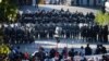 Petugas kepolisian berjaga-jaga saat unjuk rasa untuk memprotes penanganan pemerintah terhadap pandemi COVID-19, di Bangkok, Thailand, 16 Agustus 2021. (Foto: Reuters)