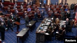 Para manajer sidang pemakzulan mantan presiden Donald Trump meninggalkan Senat usai menyerahkan pasal-pasal pemakzulan, di Capitol, Senin, 25 Januari 2021.