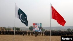  پاکستان دسېنيټ د دفاع کمیټې چيرمين او د کال ٢٠٠٩ راهسې جوړ دپاکستان چاینه انسټيټیوټ نومې تهنک ټينک مشر مشاهد حسين دچين انديښنى پځاى بولي