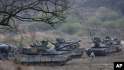 Les chars américains sont déployés en Corée du Sud, en exercice à Paju, près de la frontière avec la Corée du Sud, le 14 avril 2017.