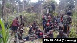 Tentara Pembebasan Nasional Papua Barat Organisasi Papua Merdeka (TPNPB-OPM) saat berada di salah satu kawasan pegunungan Papua. 